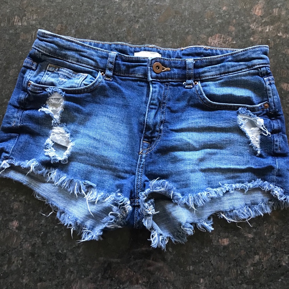 H&M distressed jean shorts